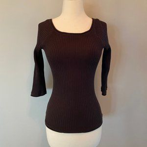 Fitted and ribbed dark brown sweater.